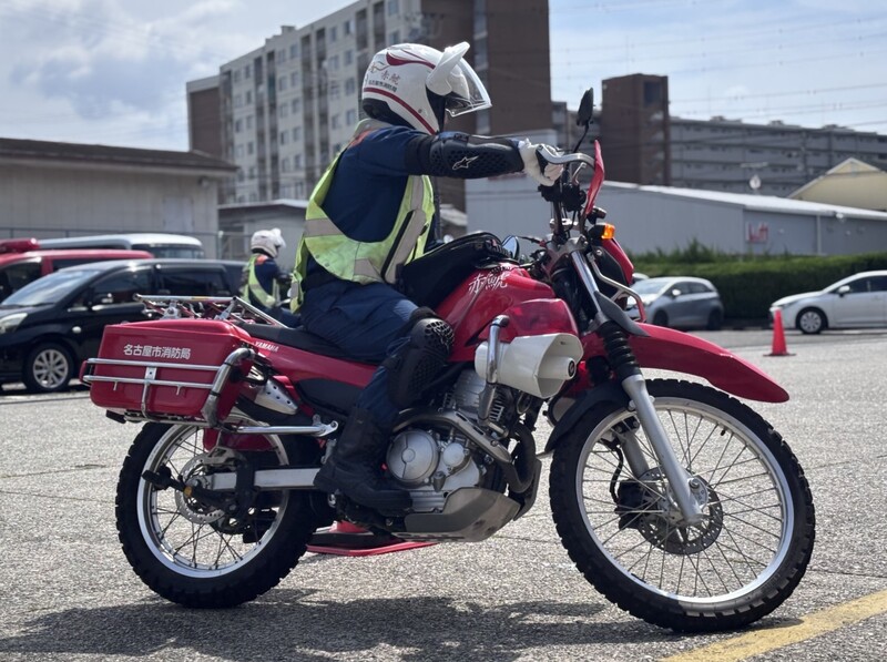 写真：消防活動用二輪車　赤鯱