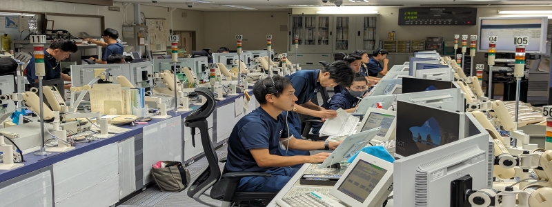 指令課員が仕事をしている様子の写真