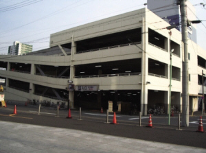 写真：水害時に立体駐車場を一時的な避難所として提供します