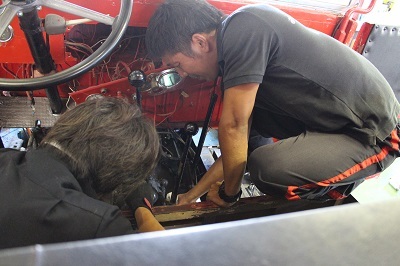 シフトレバー修復作業の写真