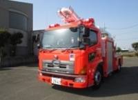 港消防署 大型化学高所放水車の写真