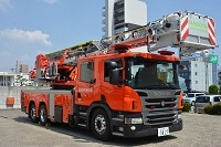 中川消防署 はしご車(30m級先端屈式)の写真