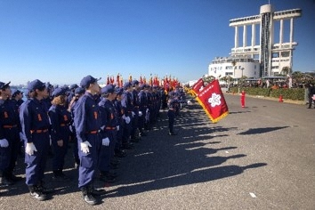 写真:消防出初式に参加する消防団員