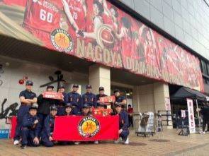 写真:ダイヤモンドドルフィンズとのイベントに参加した名古屋市大学生消防団
