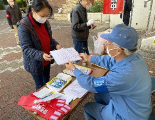 写真：現地本部にて安否情報等を集約している様子2