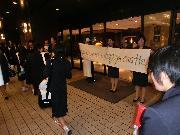 写真:手作りの横断幕や旗で歓迎してくれたウェスティンナゴヤキャッスルの皆さま