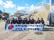 写真:横断幕を作成し歓迎してくれた名古屋港水族館の皆さま