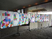 写真:気仙中学校の生徒たちが市民からメッセージを集めて作った寄せ書き