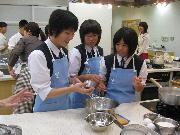 写真:東邦ガスリベナス今池で就労体験をする中学生