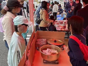 写真:ポリ袋で作るカレーの紹介