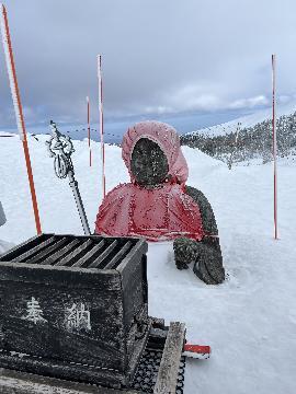 写真:山頂のお地蔵さん