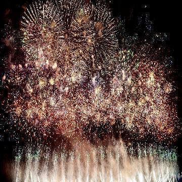 写真:三陸花火大会(4月30日)