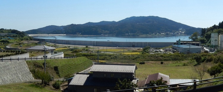 写真:完成した防潮堤