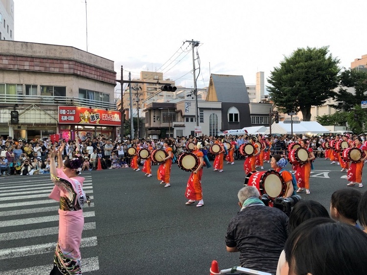 写真:盛岡さんさ踊りの様子