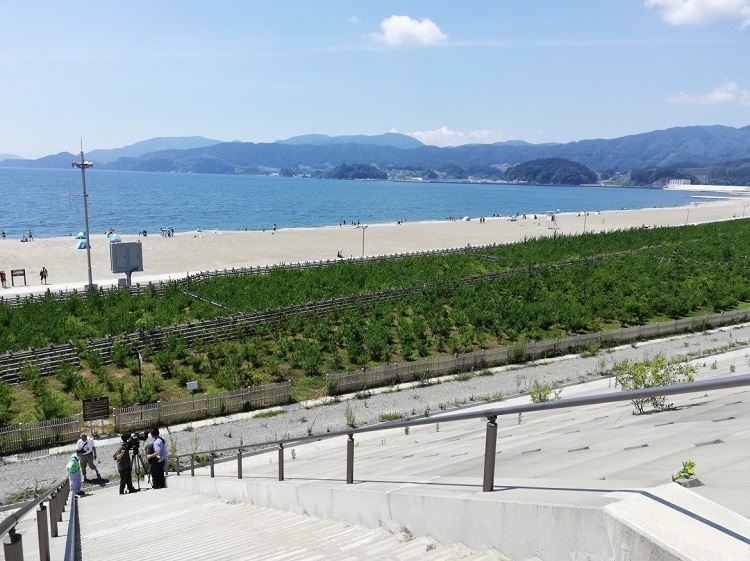 写真:高田松原の海開き当日の様子