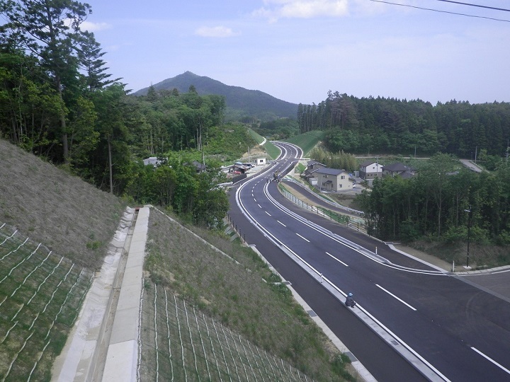 写真:開通直前の高田米崎間道路