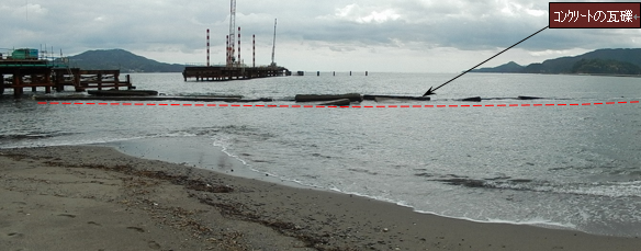 写真:高田松原海岸を撮影した様子。コンクリートの瓦礫が見える。