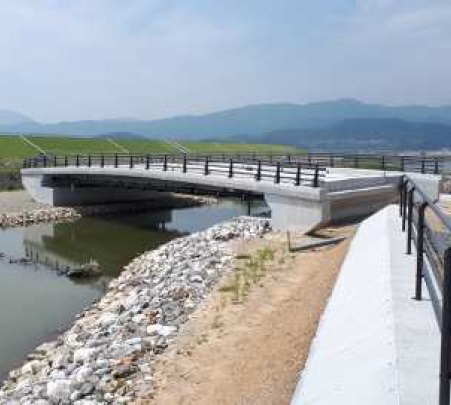 写真:新最上堂橋。