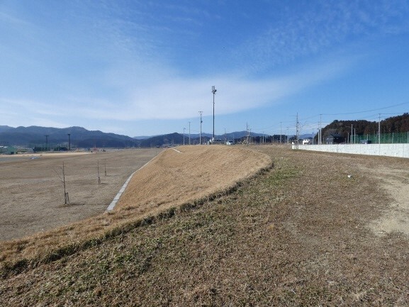 写真:かさ上げ部。景色が開けている。