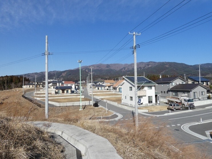 写真:高台7地区。奥に山並みが広がっている。