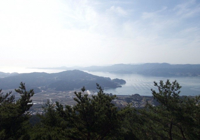 写真:展望台から広田湾を望んだ景色。