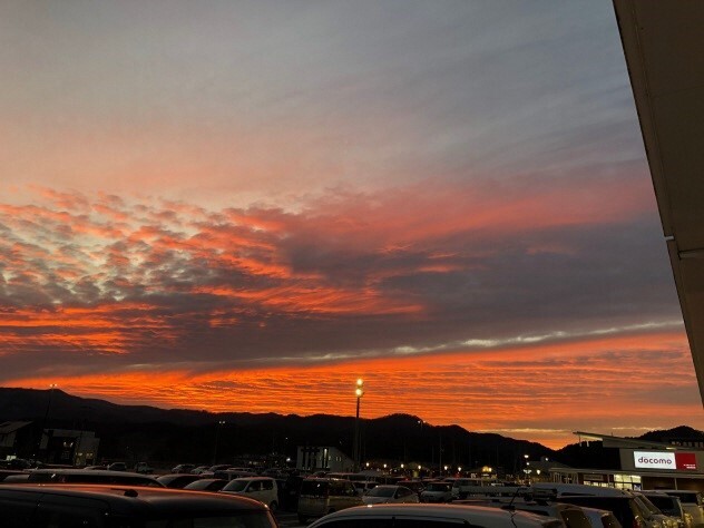 写真:きれいな晩夏の夕日。
