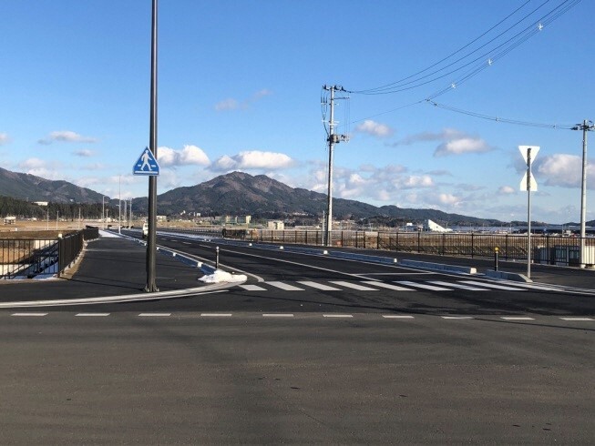 写真:開通した姉歯橋。歩道の舗装など一部工事が残っているが、開通した。