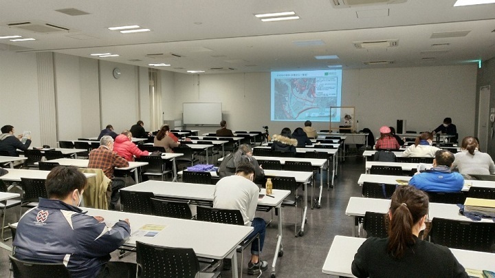 写真:養成講座のようす。生徒たちが受講している。