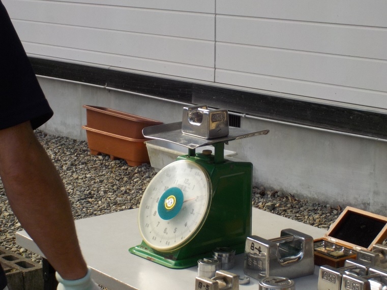 写真:アナログのはかり