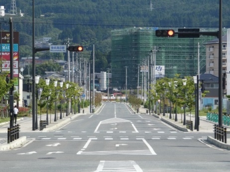 写真:JR陸前高田駅前から見た市役所新庁舎