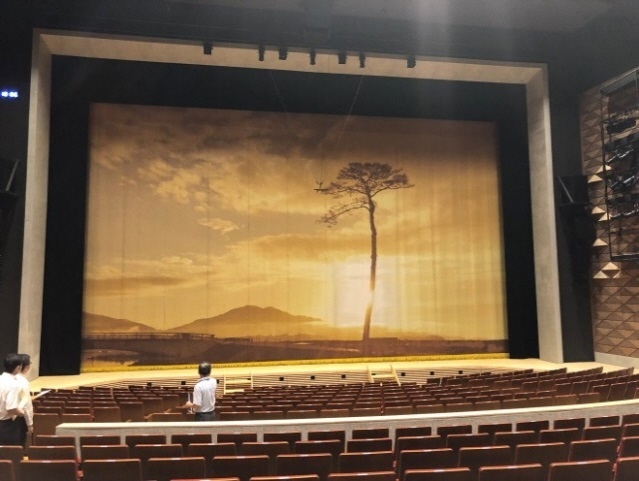 写真:完成後のホールの様子