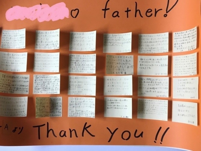 写真:2年生3クラスの皆さんからもらった手紙。