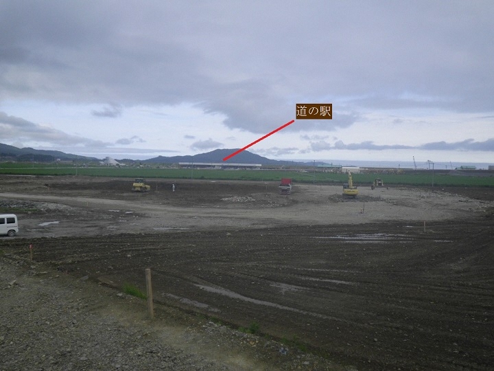 写真:ワタミによる造成工事。テーマパークの開業に向けて現在工事が行われている。