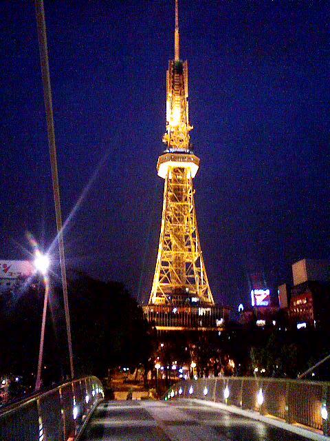 写真:セントラルブリッジからみた名古屋テレビ塔のライトアップ