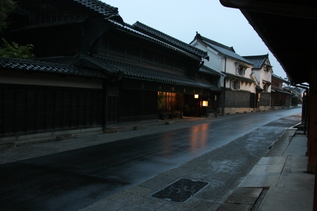 写真:井桁屋付近の有松の町並み