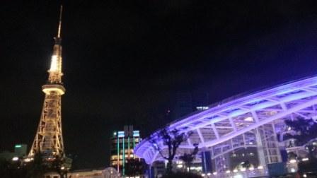 名古屋テレビ塔とオアシス21のライトアップの写真