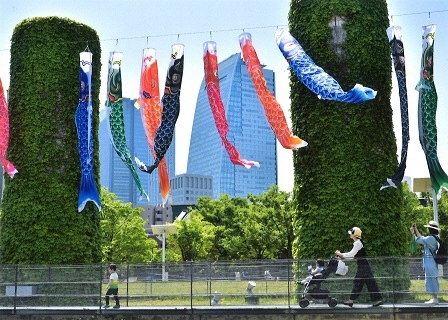 ノリタケの森から見た名古屋駅ビル群の写真