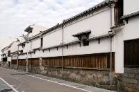 写真:四間道の町並みの蔵の風景