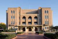 写真:名古屋市公会堂の正面からの外観