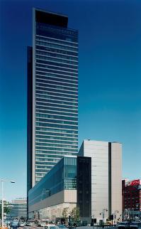 写真:ミッドランドスクエアの昼間の外観