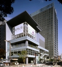 写真:アーバンネット名古屋ビル(商業施設名:ブロッサ)の久屋大通から見た外観