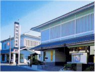 写真:有松・鳴海絞会館及び碧海信用金庫有松支店