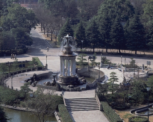 写真：鶴舞公園噴水塔