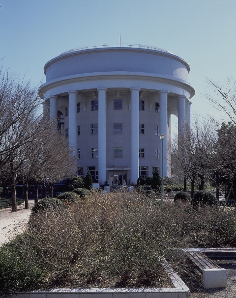 写真：名古屋市演劇練習館（旧稲葉地配水塔）
