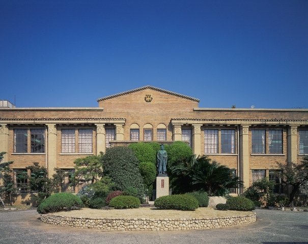 写真:愛知学院楠元学舎1号館