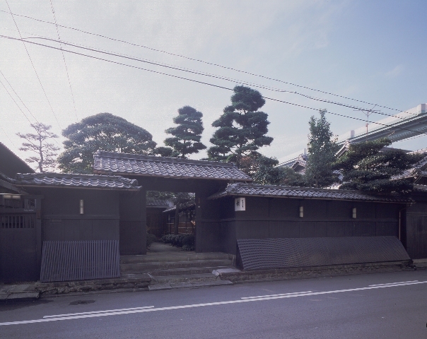 写真:旧料亭 樟(白壁・主税・橦木の町並み)