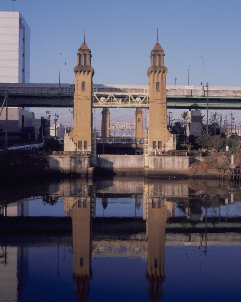 写真:中川運河松重閘門