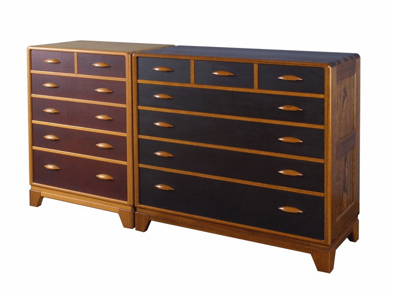 写真：現代的なデザインの桐箪笥