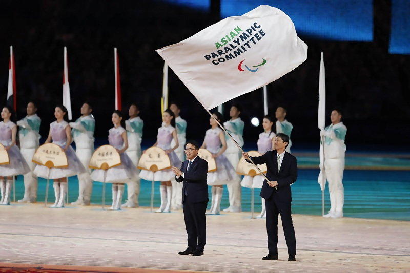 写真:APC旗引継ぎ