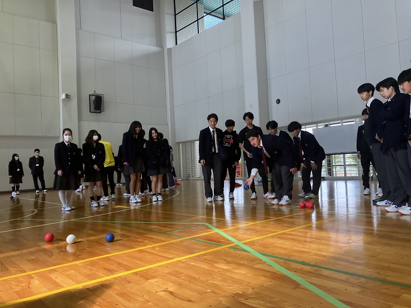 写真:ボッチャ体験1